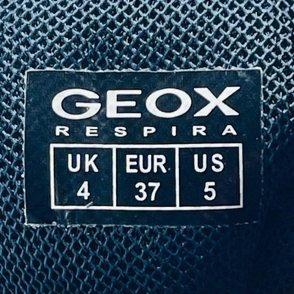 Geox Respira Youth Classic Sneaker Size 5 Navy Blue Italian Leather Padded Comfy